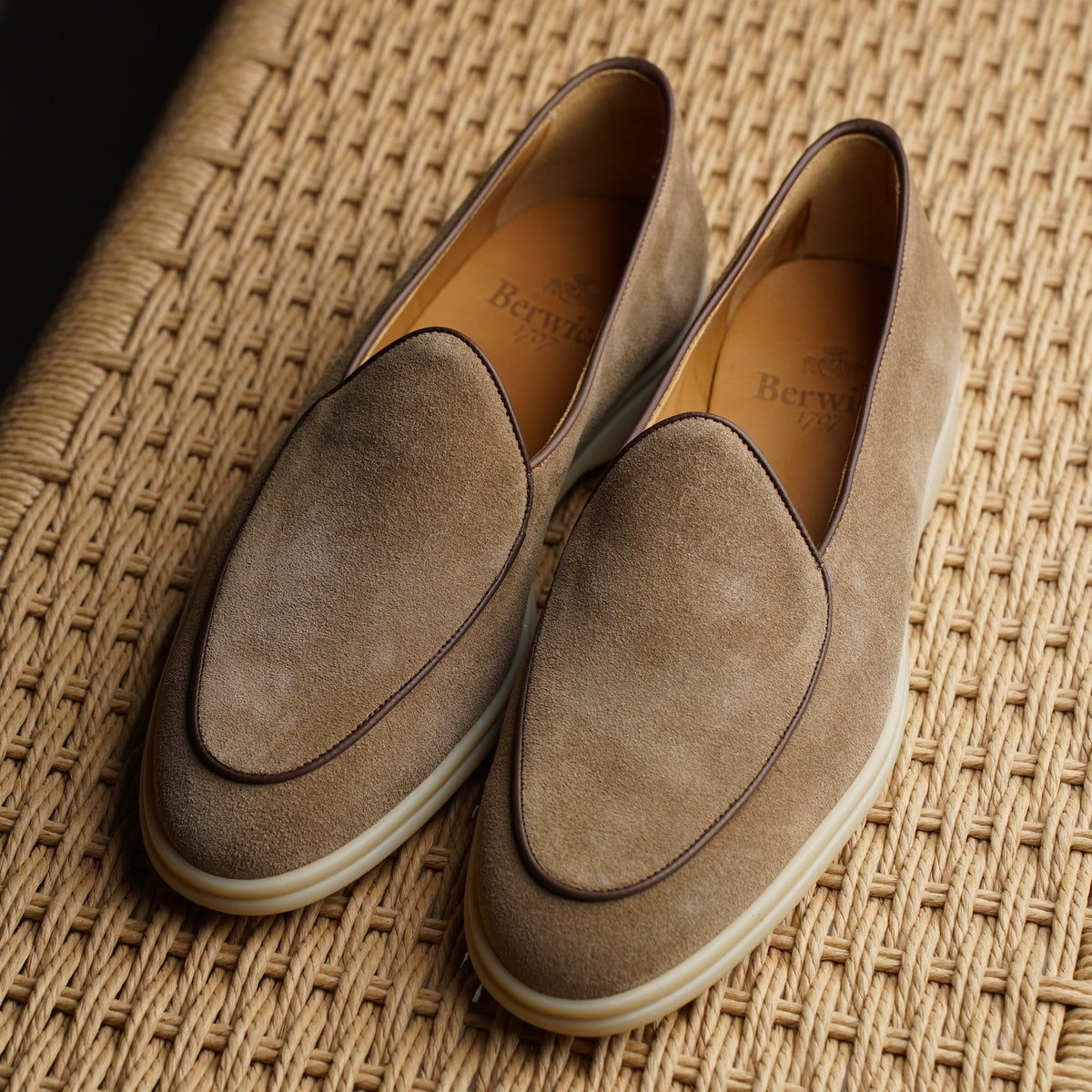 Belgian Loafer w/ Rubber Sole - Antilope Suede