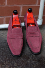 Load image into Gallery viewer, Washington - Berry Suede - DEAD STOCK